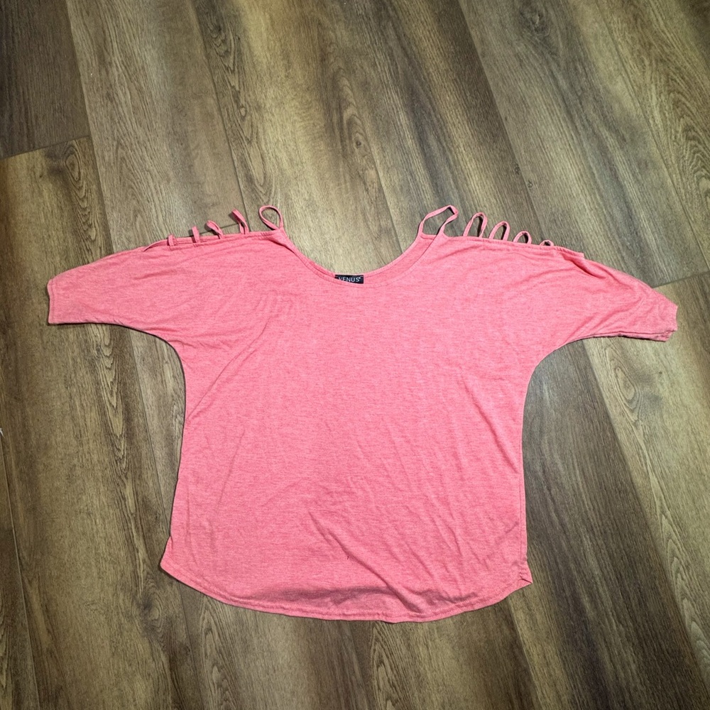 VENUS Cold Shoulder Tee Shirt - size medium